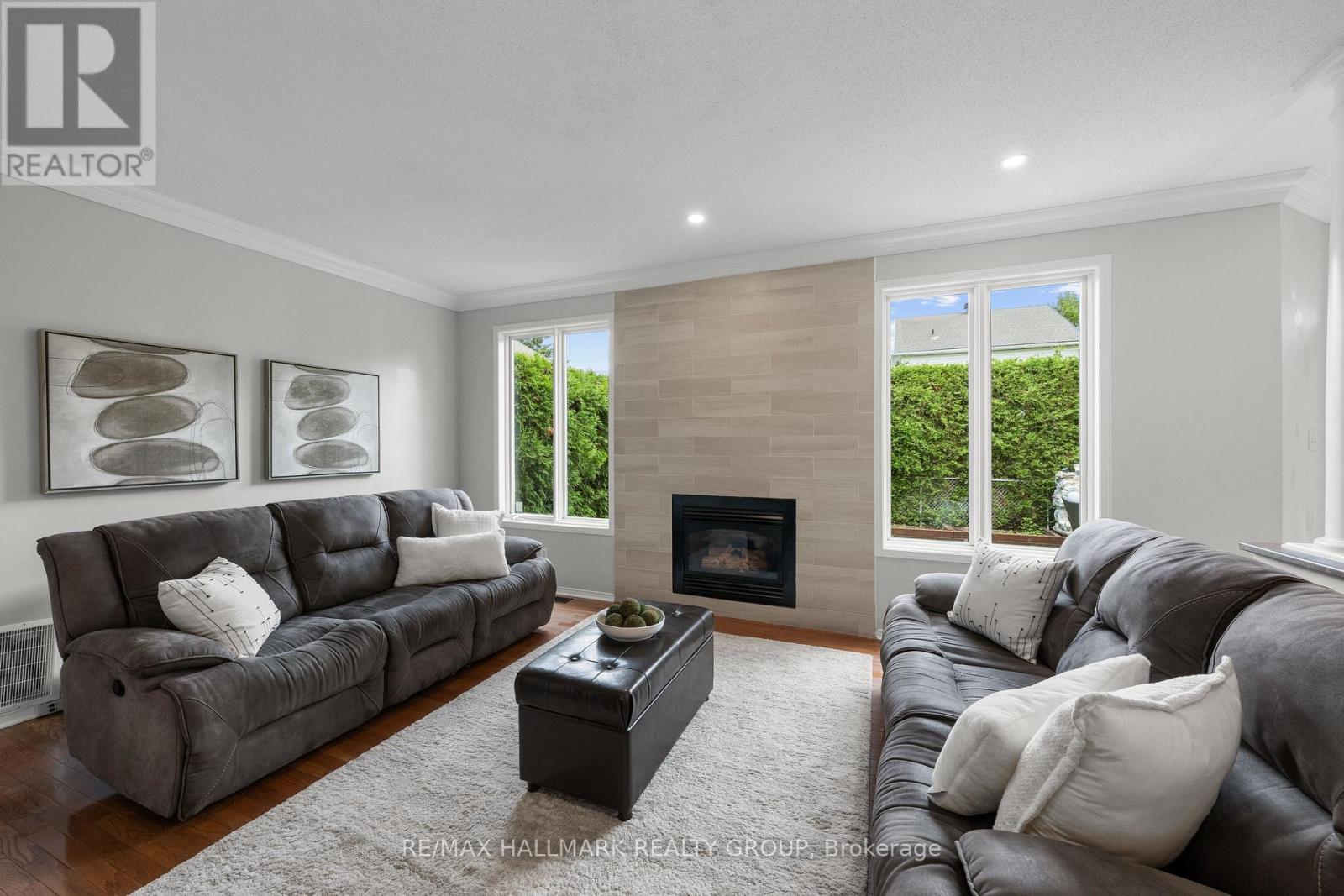 2104 Sandy Oaks Drive, Ottawa, ON - Indoor Photo Showing Living Room With Fireplace