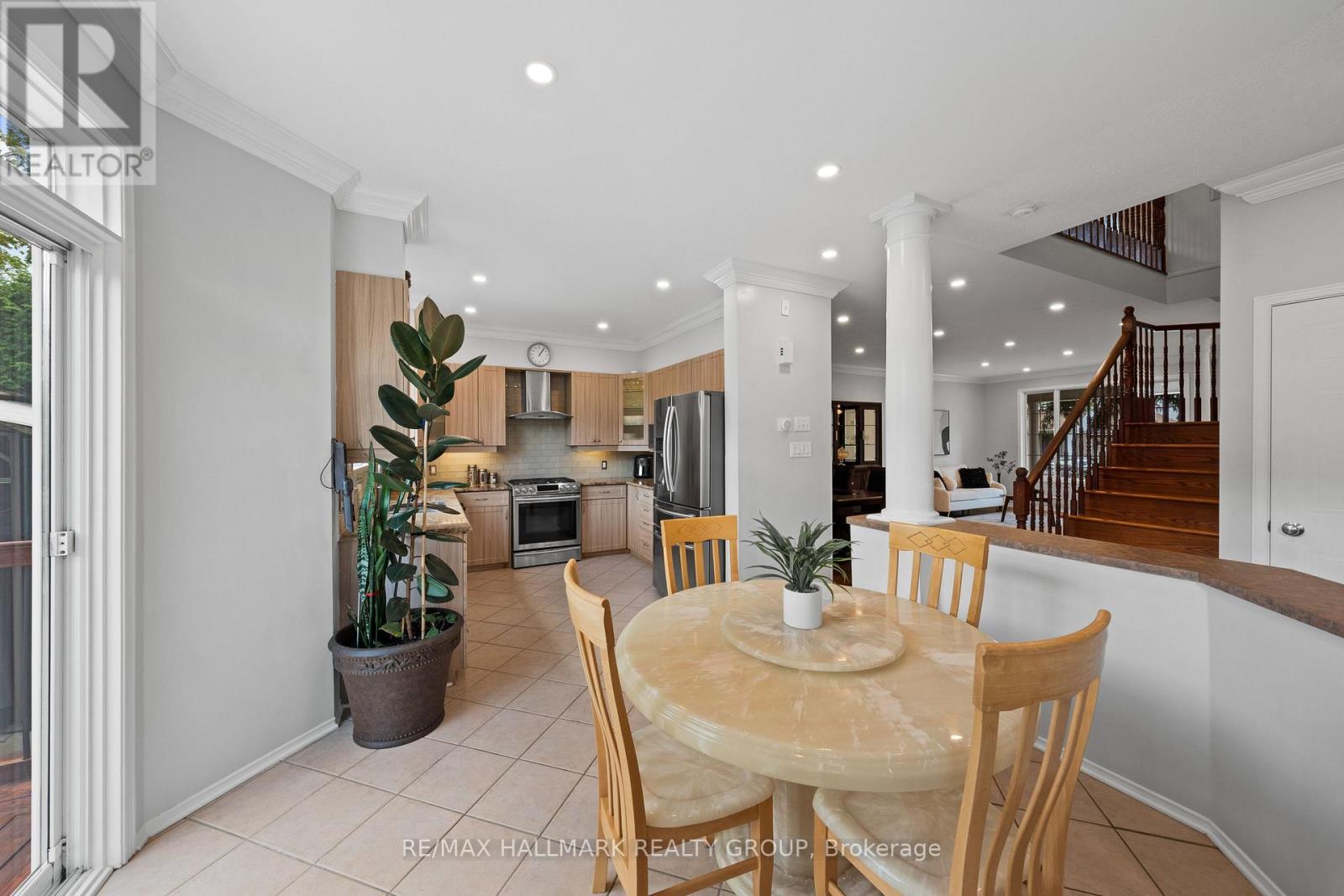2104 Sandy Oaks Drive, Ottawa, ON - Indoor Photo Showing Dining Room