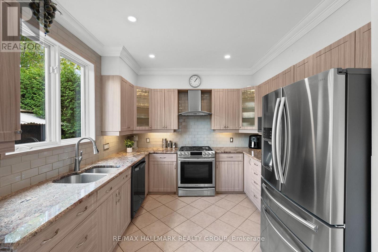 2104 Sandy Oaks Drive, Ottawa, ON - Indoor Photo Showing Kitchen With Stainless Steel Kitchen With Double Sink