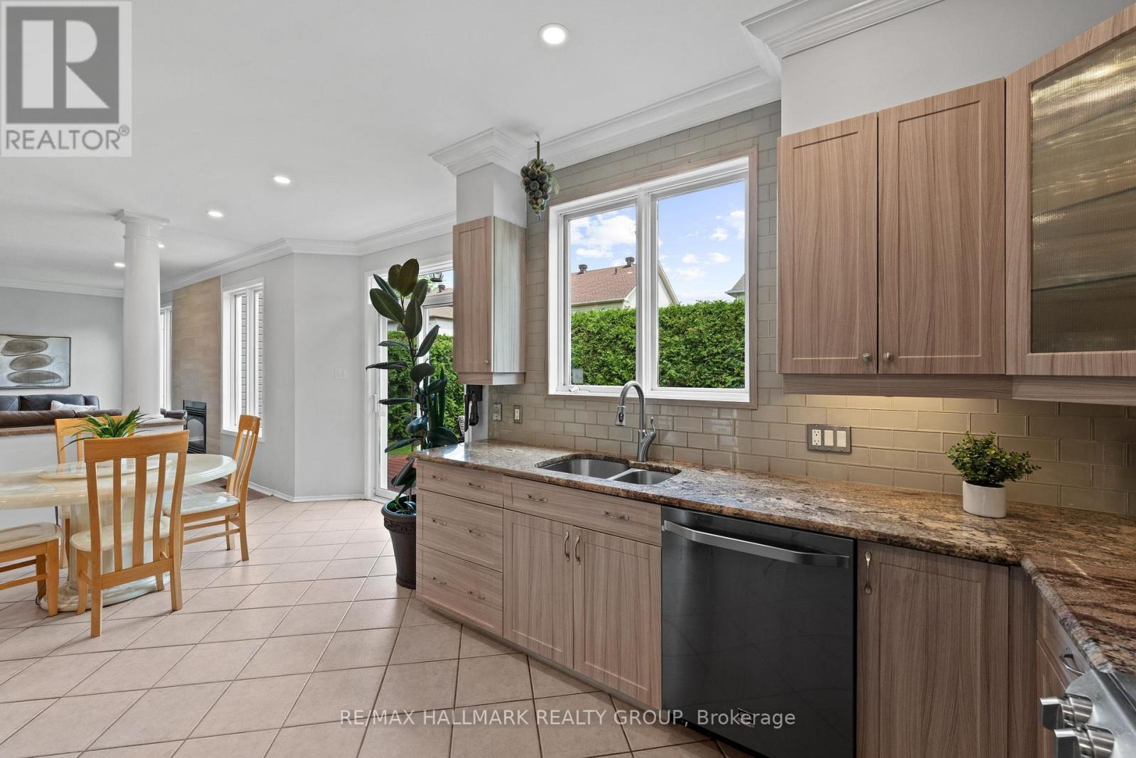 2104 Sandy Oaks Drive, Ottawa, ON - Indoor Photo Showing Kitchen With Double Sink