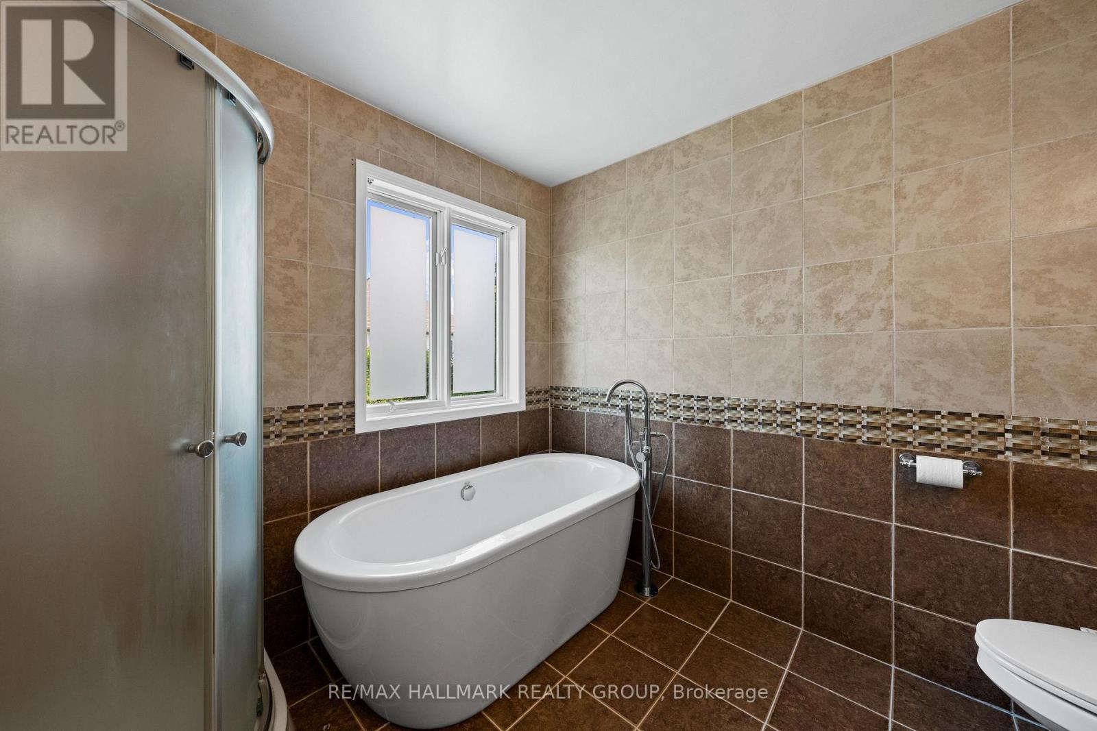 2104 Sandy Oaks Drive, Ottawa, ON - Indoor Photo Showing Bathroom