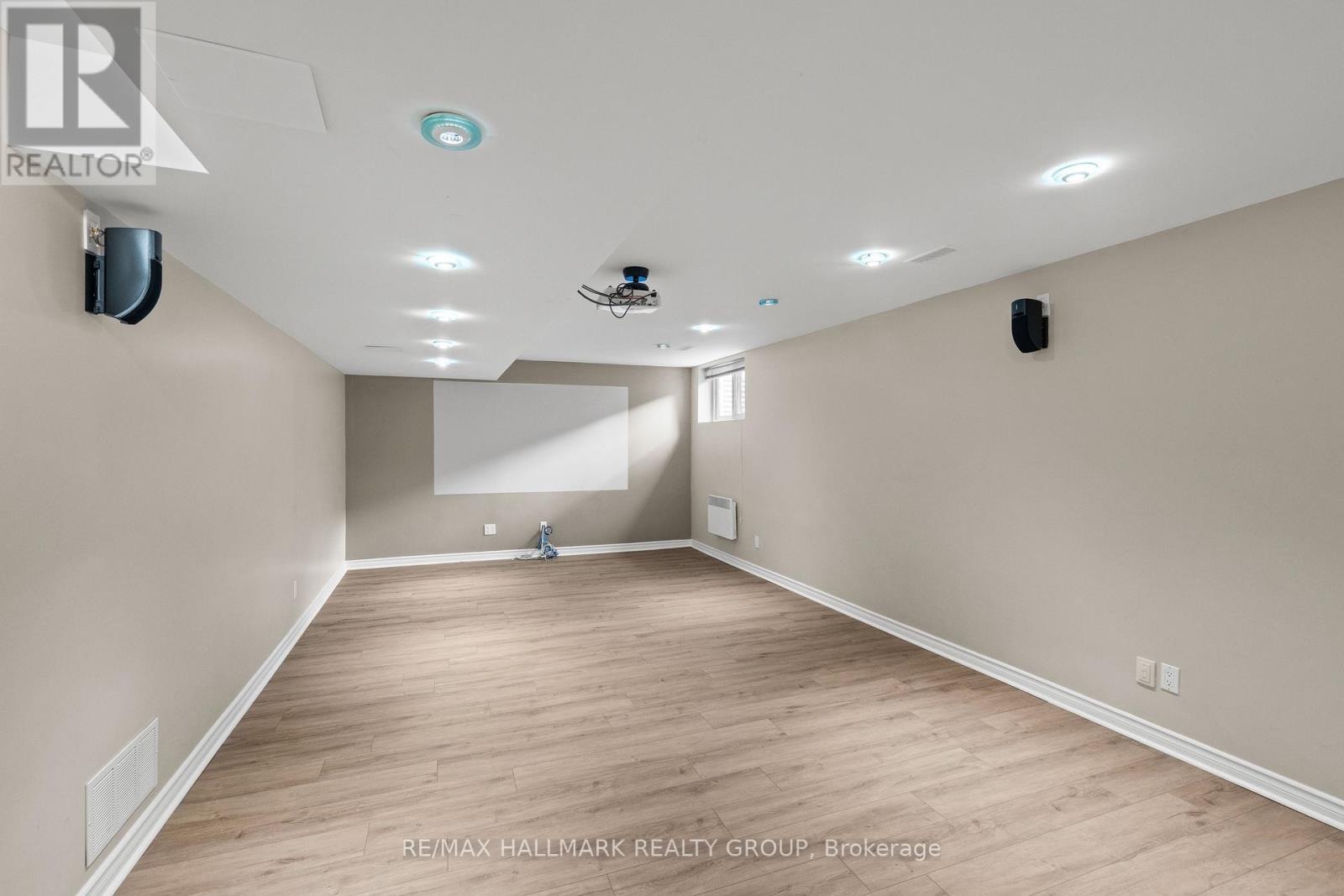 2104 Sandy Oaks Drive, Ottawa, ON - Indoor
