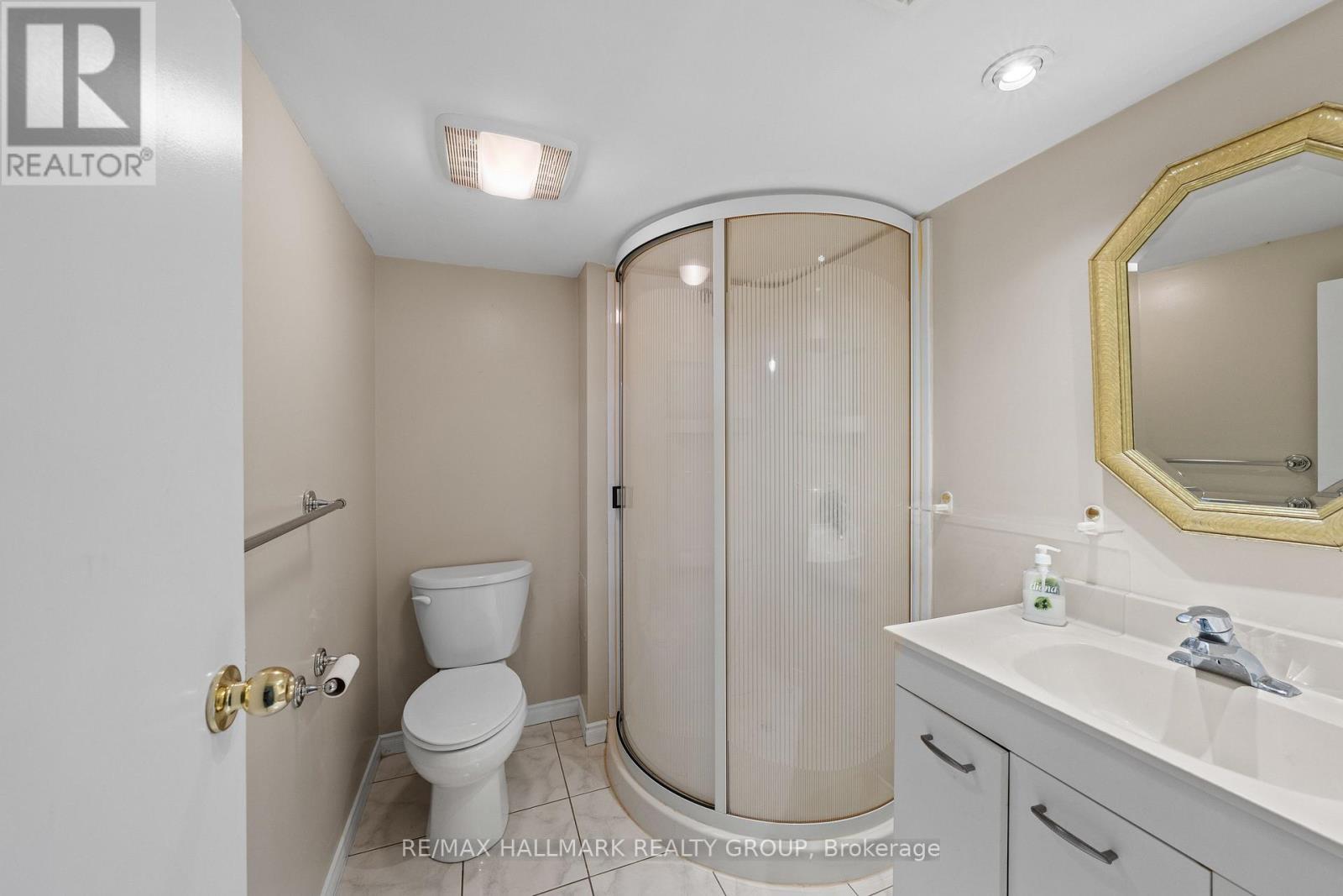 2104 Sandy Oaks Drive, Ottawa, ON - Indoor Photo Showing Bathroom