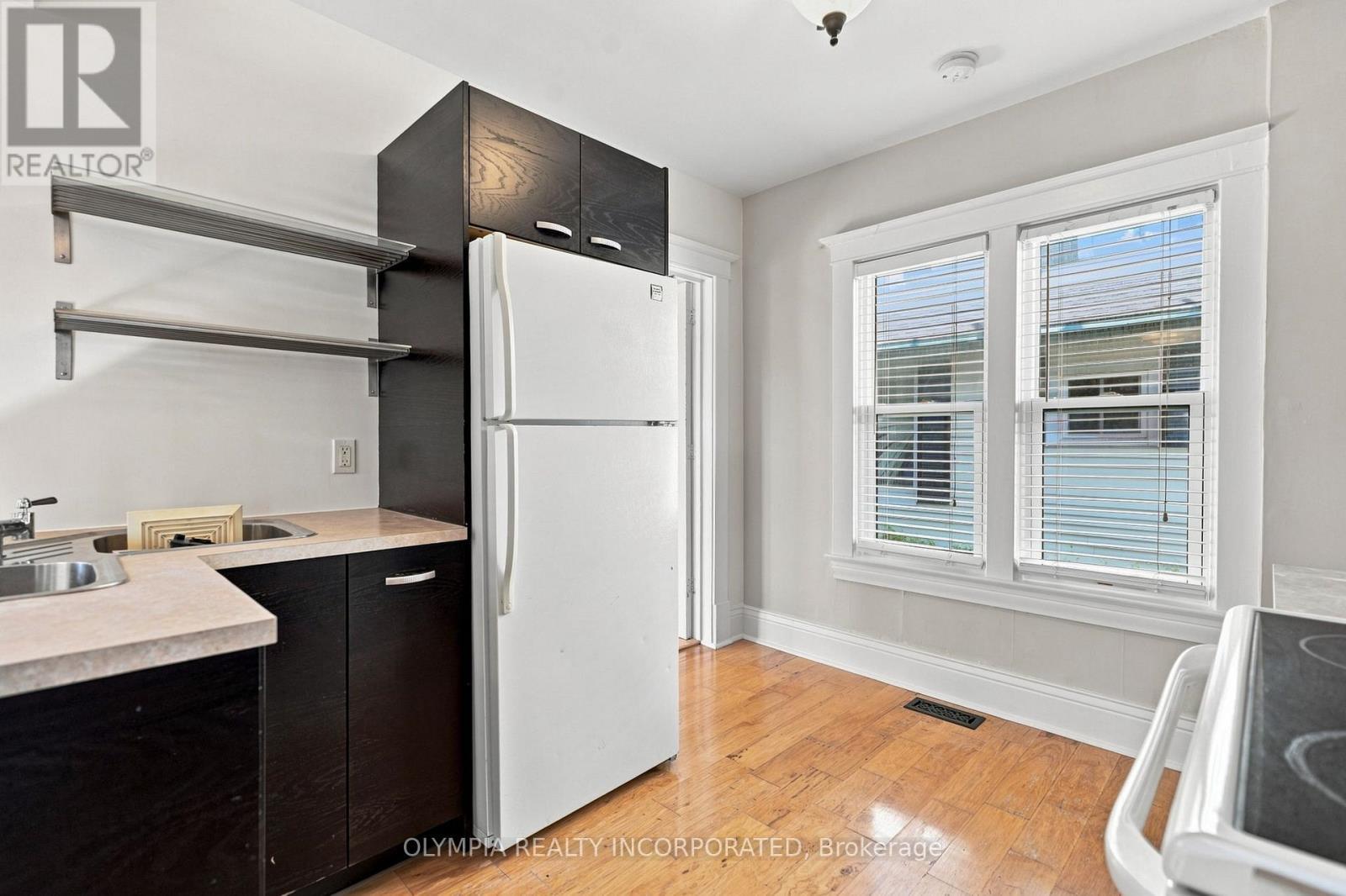 14 Bond Street, St. Catharines (Downtown), ON - Indoor Photo Showing Kitchen