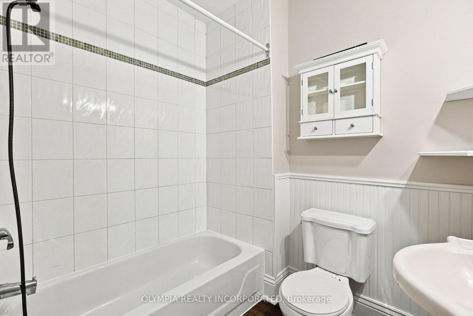 14 Bond Street, St. Catharines (Downtown), ON - Indoor