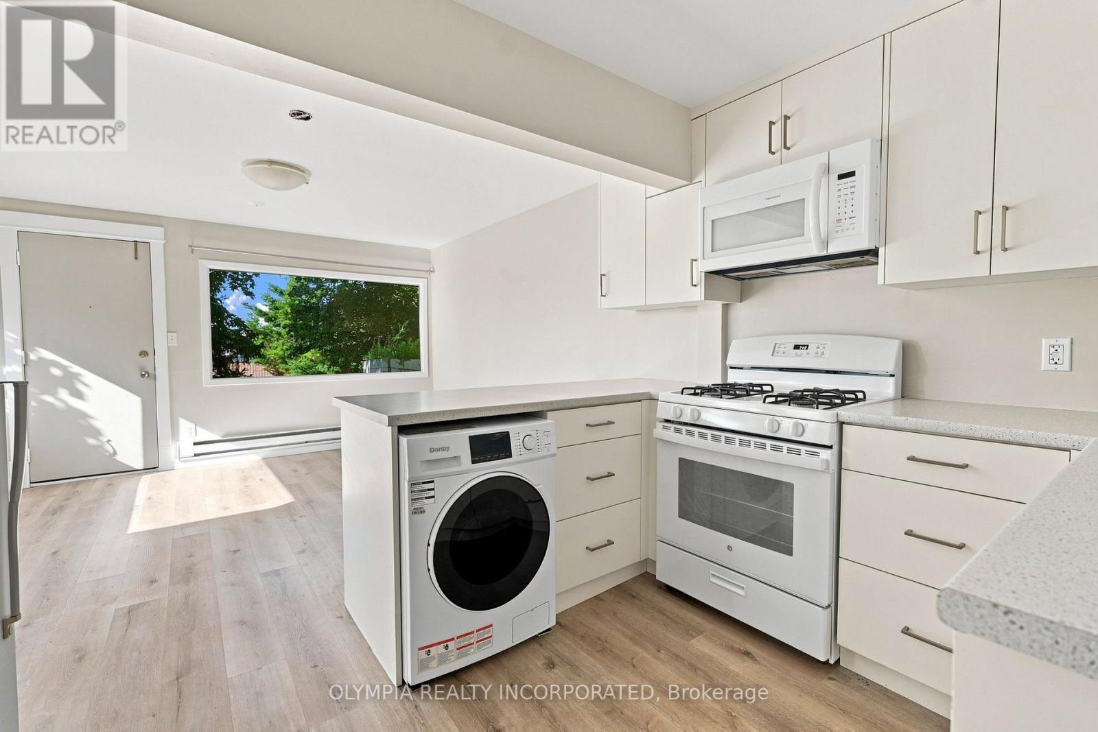 14 Bond Street, St. Catharines (Downtown), ON - Indoor Photo Showing Laundry Room