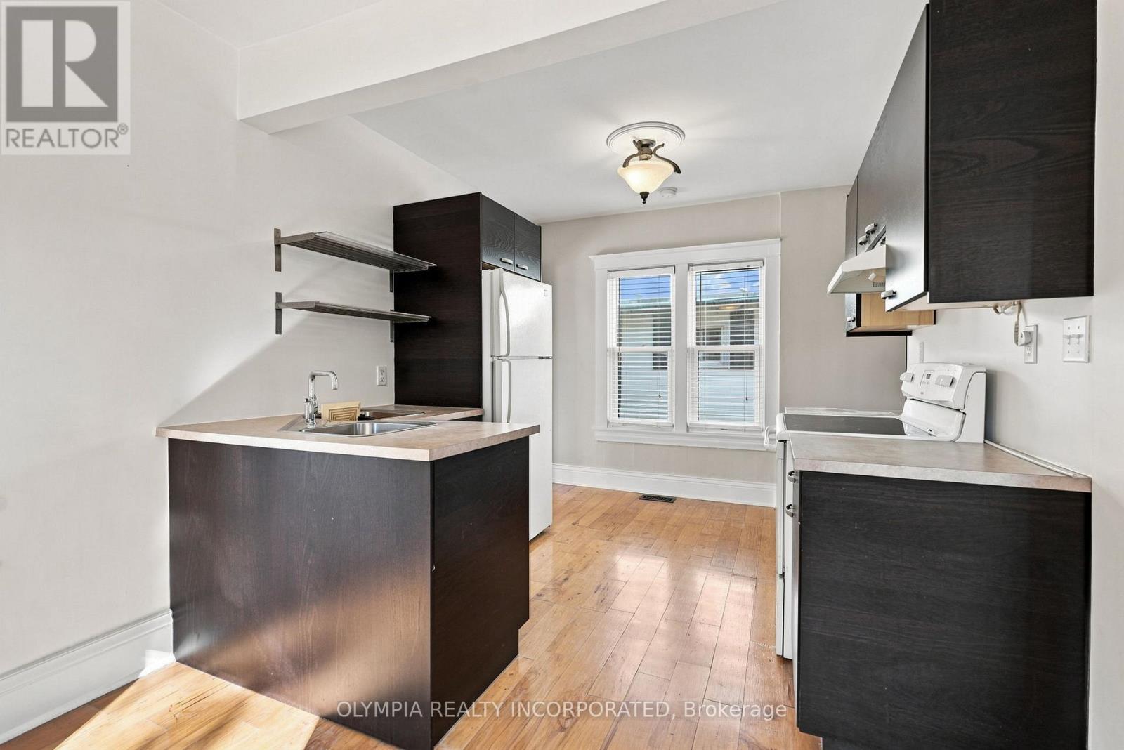 14 Bond Street, St. Catharines (Downtown), ON - Indoor Photo Showing Kitchen