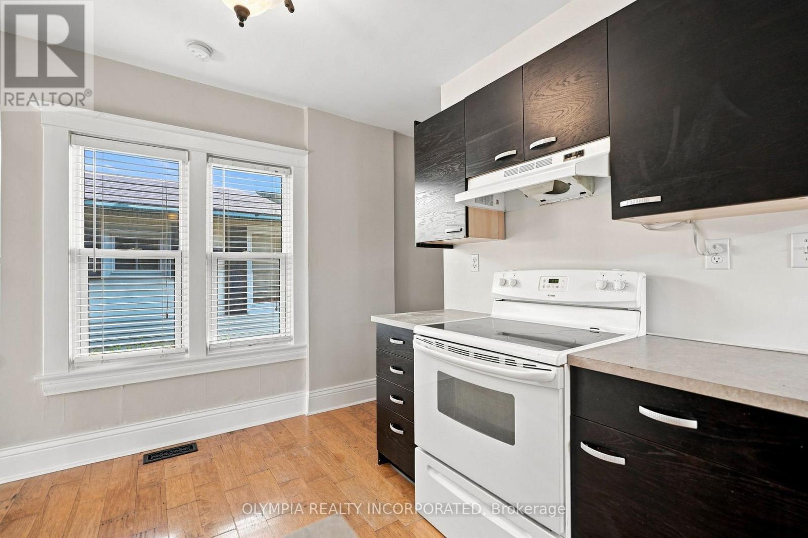 14 Bond Street, St. Catharines (Downtown), ON - Indoor Photo Showing Kitchen