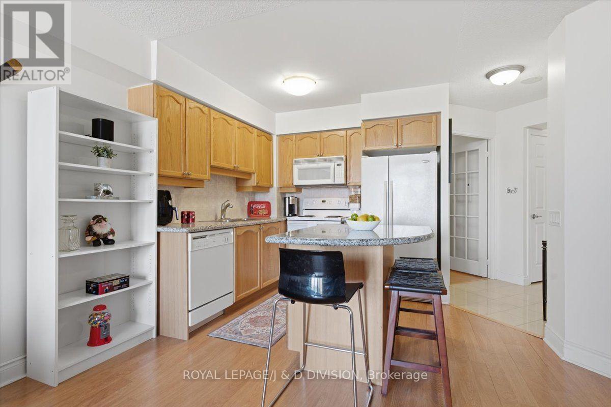 828 - 80 Harrison Garden Boulevard, Toronto, ON - Indoor Photo Showing Kitchen