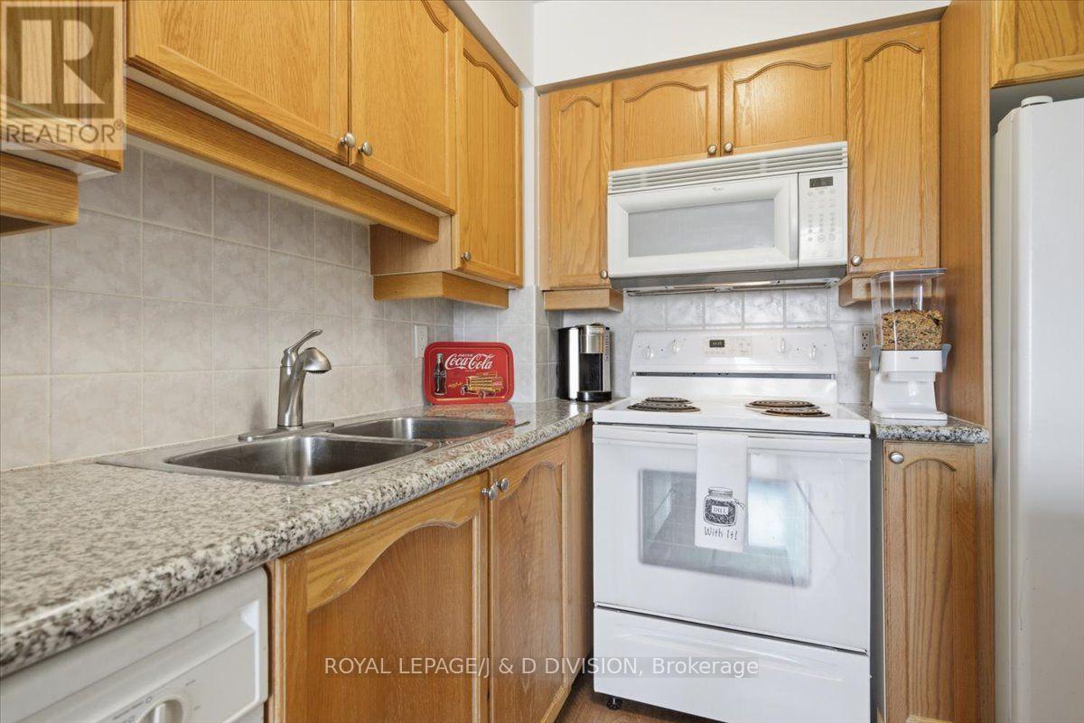 828 - 80 Harrison Garden Boulevard, Toronto, ON - Indoor Photo Showing Kitchen With Double Sink
