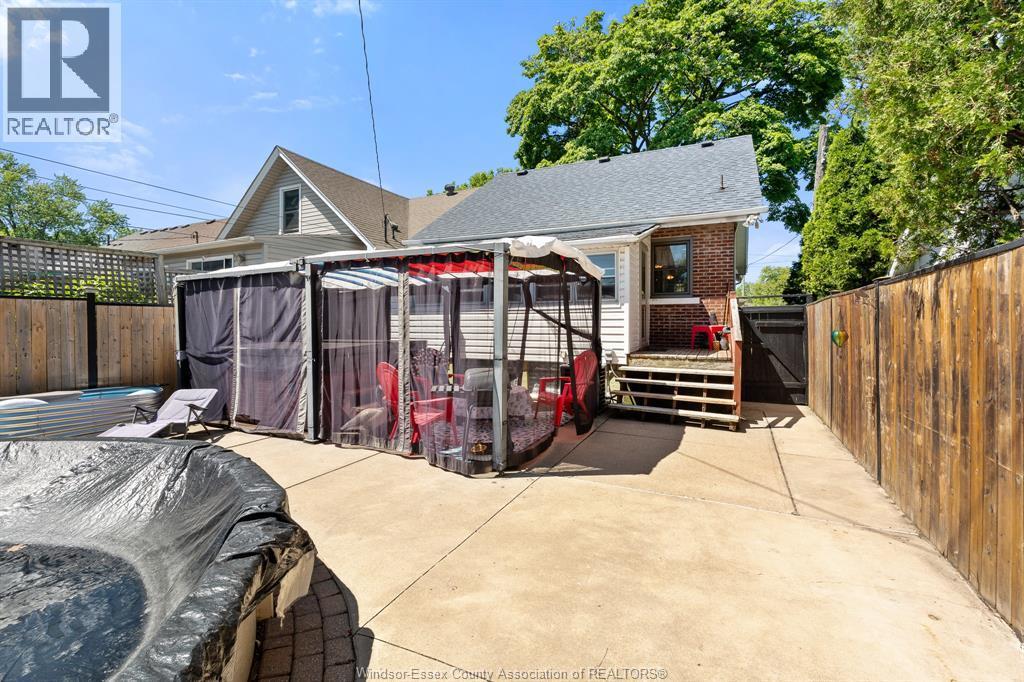 1220 Bruce Avenue, Windsor, ON - Outdoor
