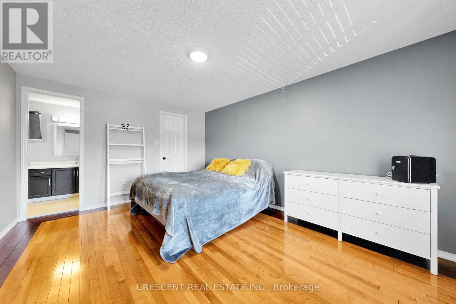46 Pearson Drive, Hamilton, ON - Indoor Photo Showing Bedroom