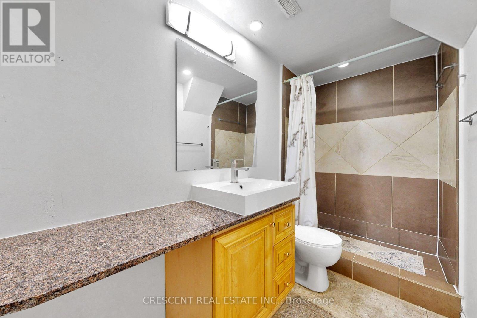 46 Pearson Drive, Hamilton, ON - Indoor Photo Showing Bathroom