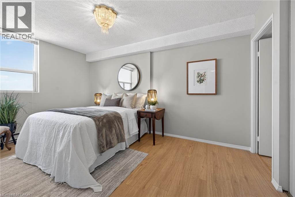 700 Dynes Road Unit# 904, Burlington, ON - Indoor Photo Showing Bedroom