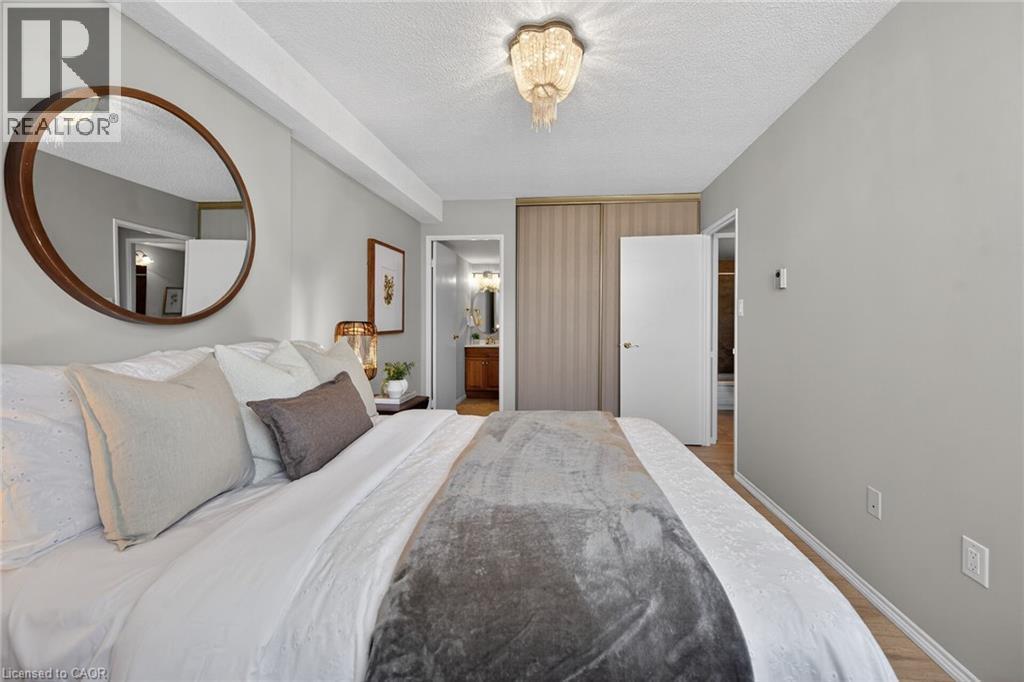 700 Dynes Road Unit# 904, Burlington, ON - Indoor Photo Showing Bedroom