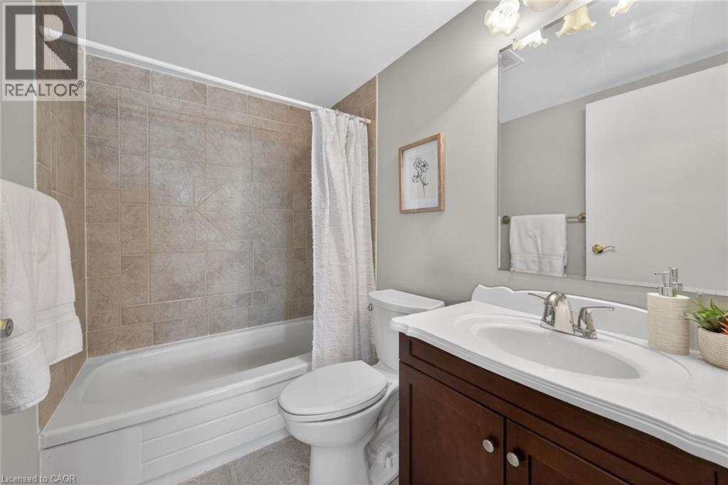 700 Dynes Road Unit# 904, Burlington, ON - Indoor Photo Showing Bathroom