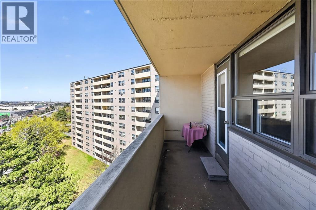 700 Dynes Road Unit# 904, Burlington, ON - Outdoor With Exterior