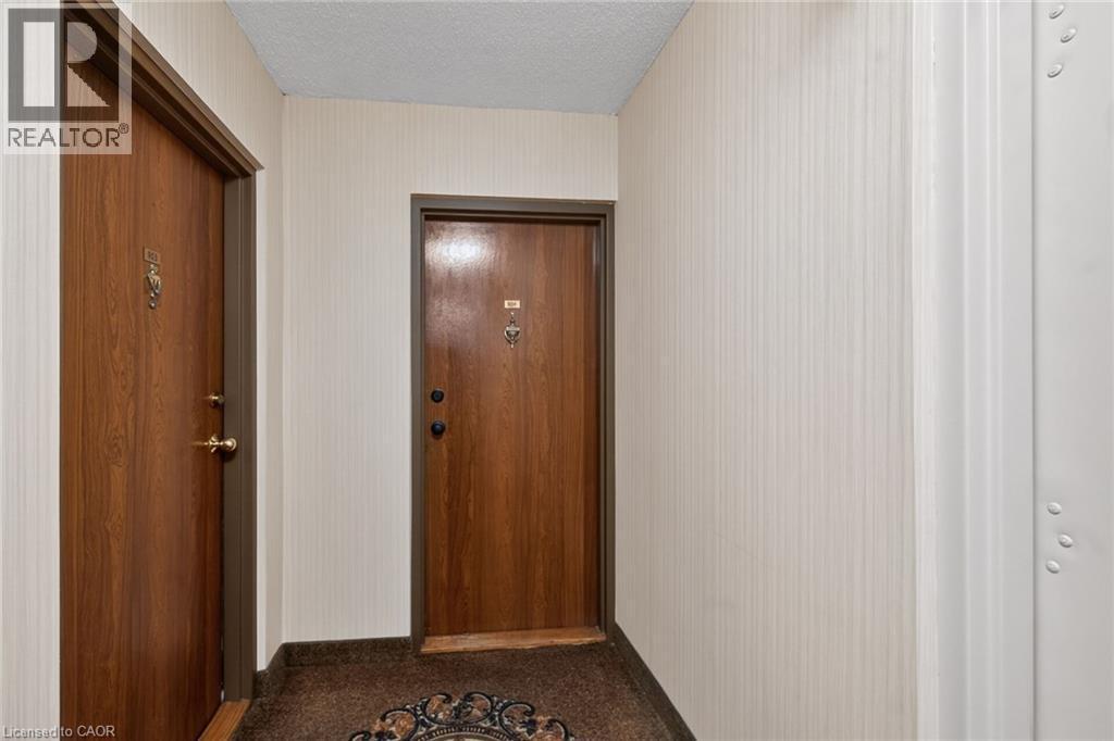 700 Dynes Road Unit# 904, Burlington, ON - Indoor Photo Showing Other Room