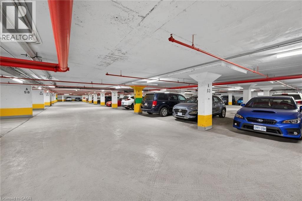 700 Dynes Road Unit# 904, Burlington, ON - Indoor Photo Showing Garage