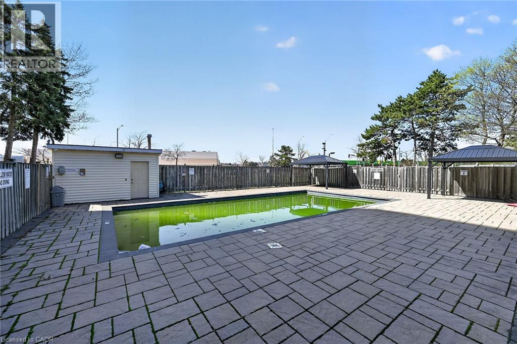 700 Dynes Road Unit# 904, Burlington, ON - Outdoor With Backyard