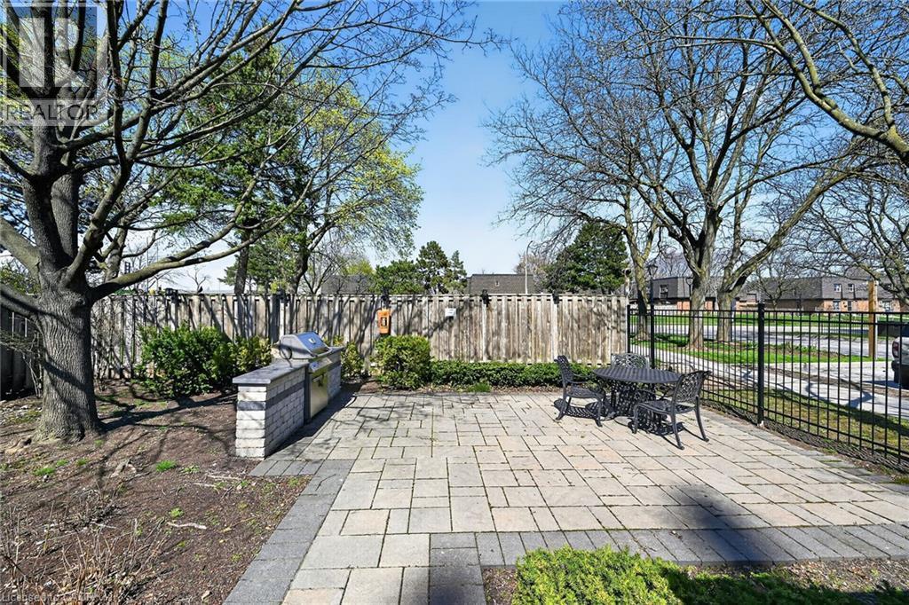 700 Dynes Road Unit# 904, Burlington, ON - Outdoor