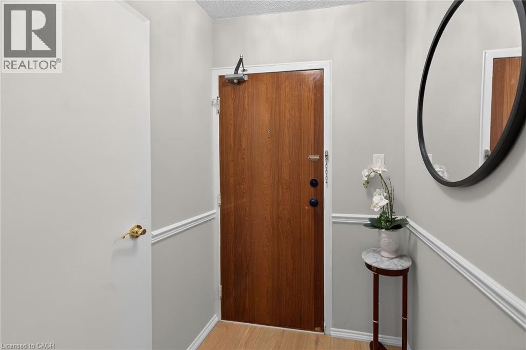 700 Dynes Road Unit# 904, Burlington, ON - Indoor Photo Showing Other Room