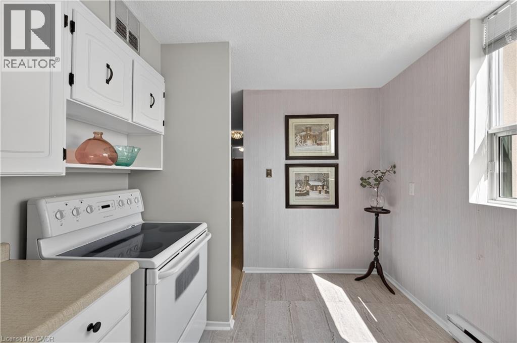 700 Dynes Road Unit# 904, Burlington, ON - Indoor Photo Showing Laundry Room