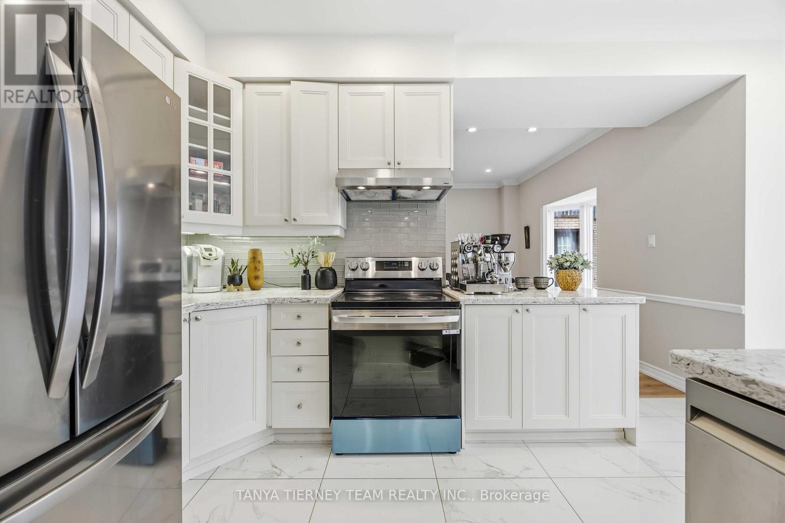 467 Oakwood Drive, Pickering, ON - Indoor Photo Showing Kitchen With Stainless Steel Kitchen