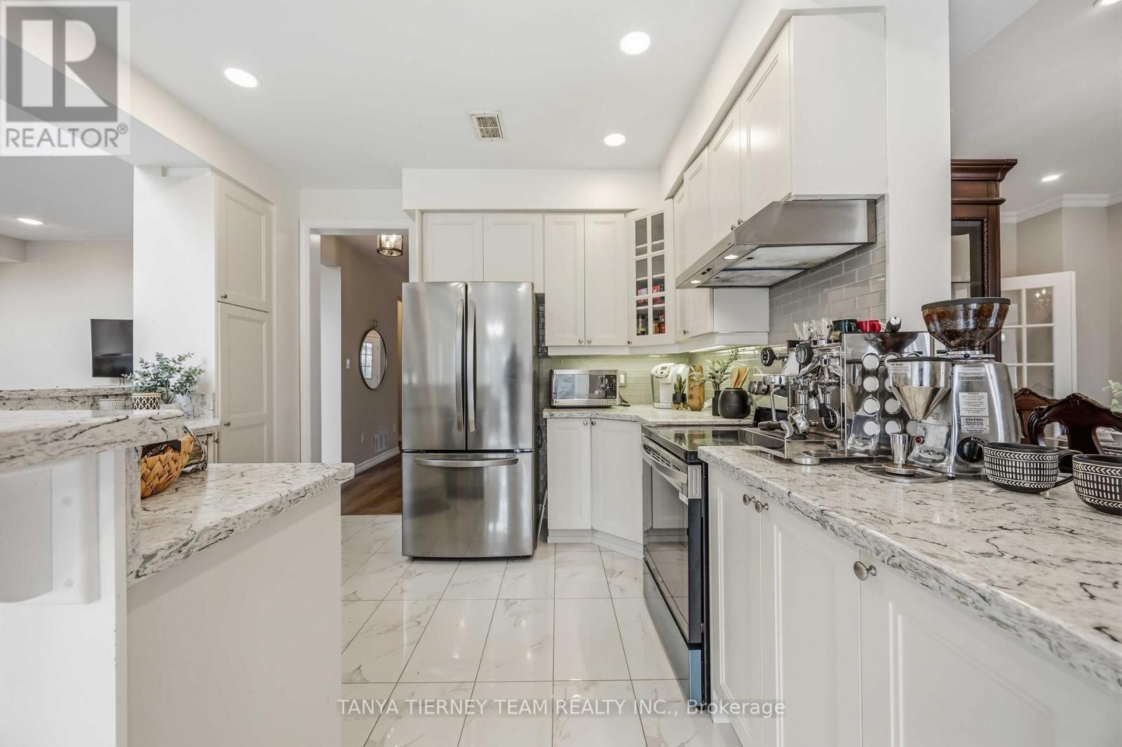 467 Oakwood Drive, Pickering, ON - Indoor Photo Showing Kitchen With Stainless Steel Kitchen With Upgraded Kitchen