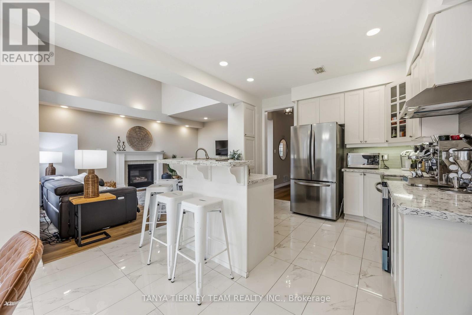 467 Oakwood Drive, Pickering, ON - Indoor Photo Showing Kitchen With Stainless Steel Kitchen