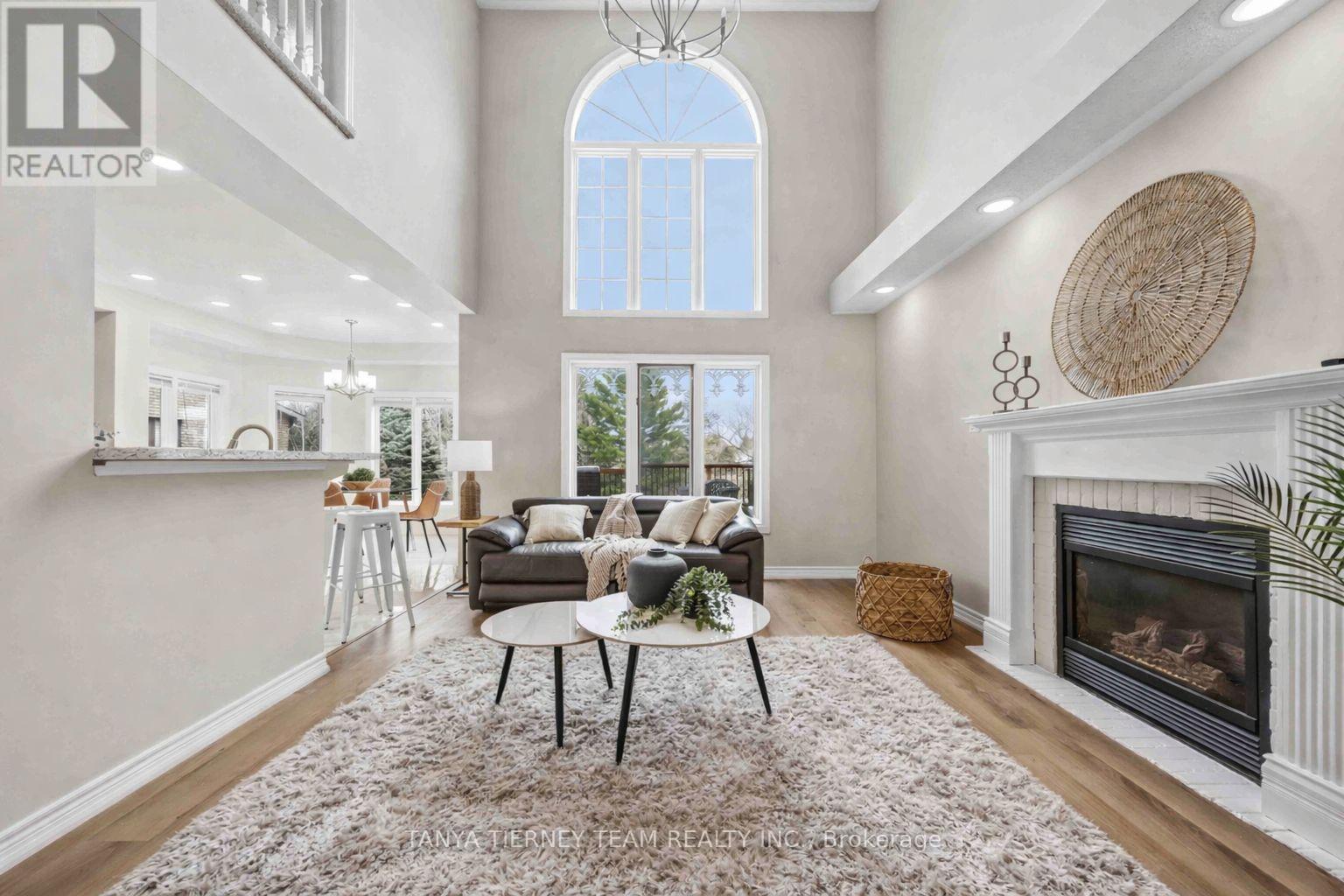 467 Oakwood Drive, Pickering, ON - Indoor Photo Showing Living Room With Fireplace
