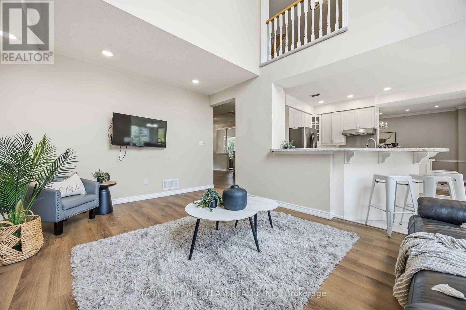 467 Oakwood Drive, Pickering, ON - Indoor Photo Showing Living Room