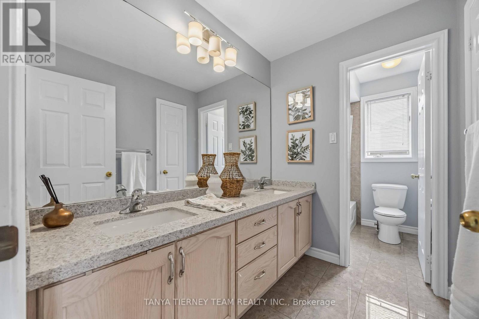 467 Oakwood Drive, Pickering, ON - Indoor Photo Showing Bathroom