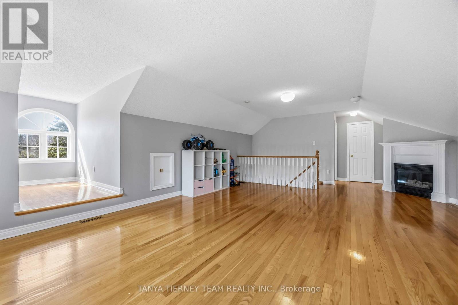 467 Oakwood Drive, Pickering, ON - Indoor With Fireplace