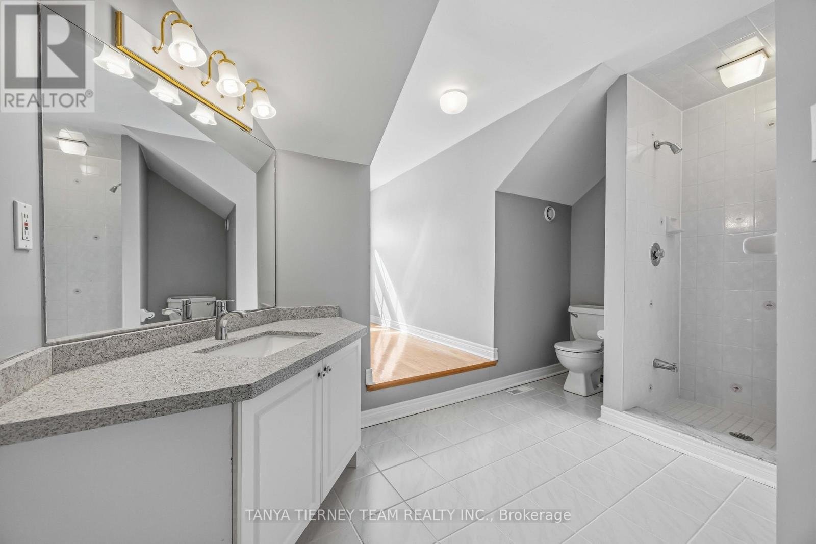 467 Oakwood Drive, Pickering, ON - Indoor Photo Showing Bathroom