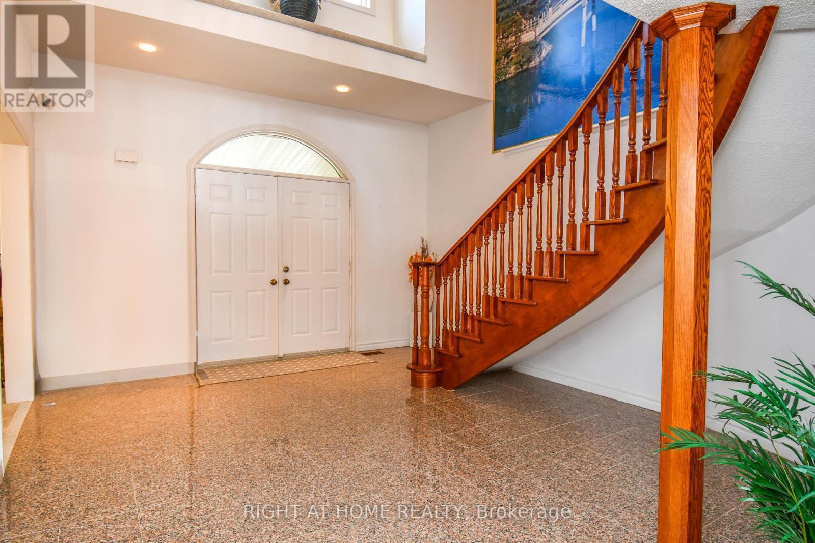 11 Thackeray Crescent, Barrie, ON - Indoor Photo Showing Other Room