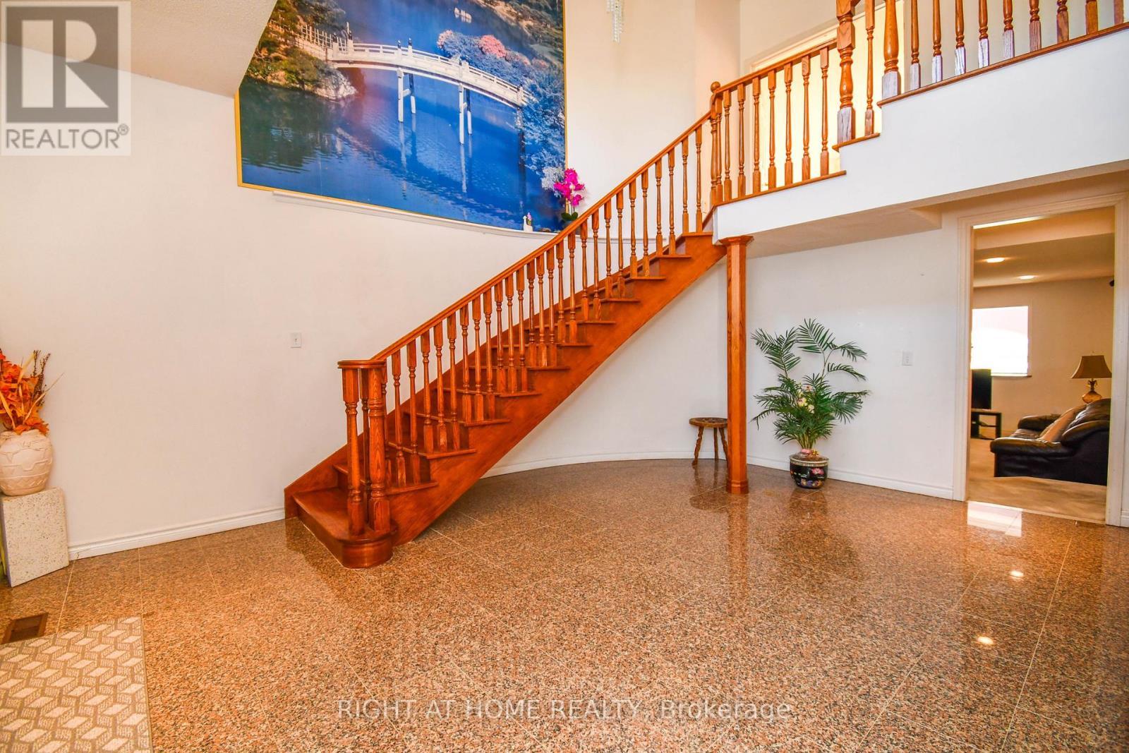 11 Thackeray Crescent, Barrie, ON - Indoor Photo Showing Other Room