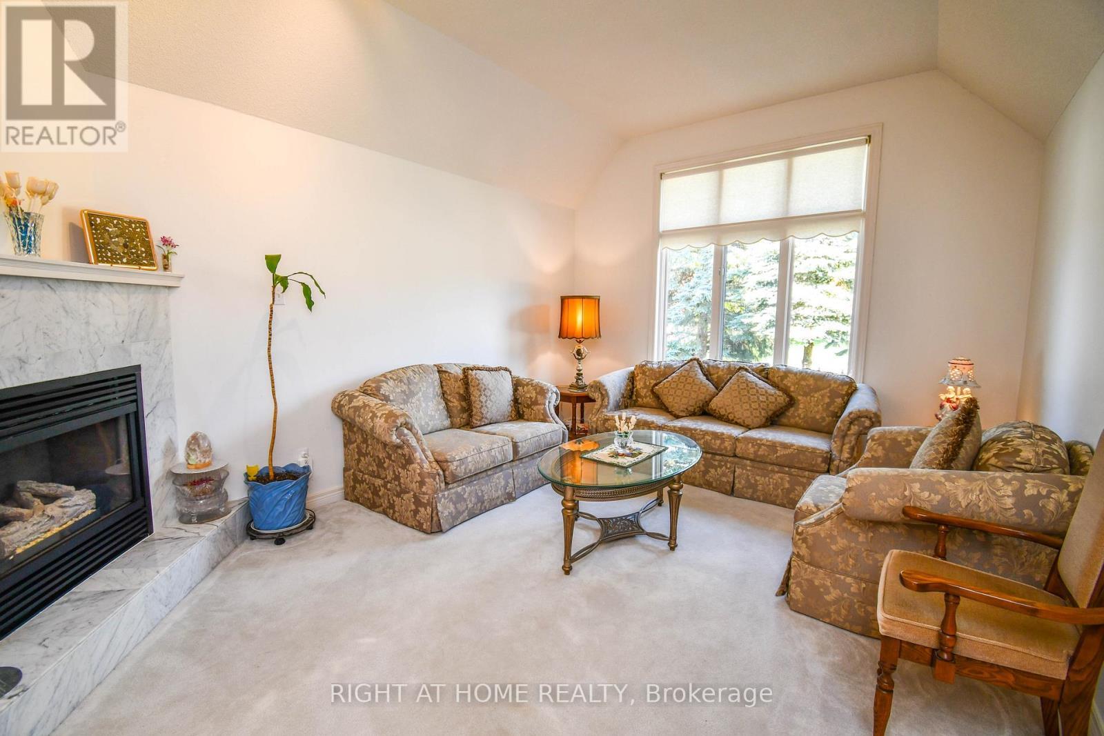 11 Thackeray Crescent, Barrie, ON - Indoor Photo Showing Living Room With Fireplace