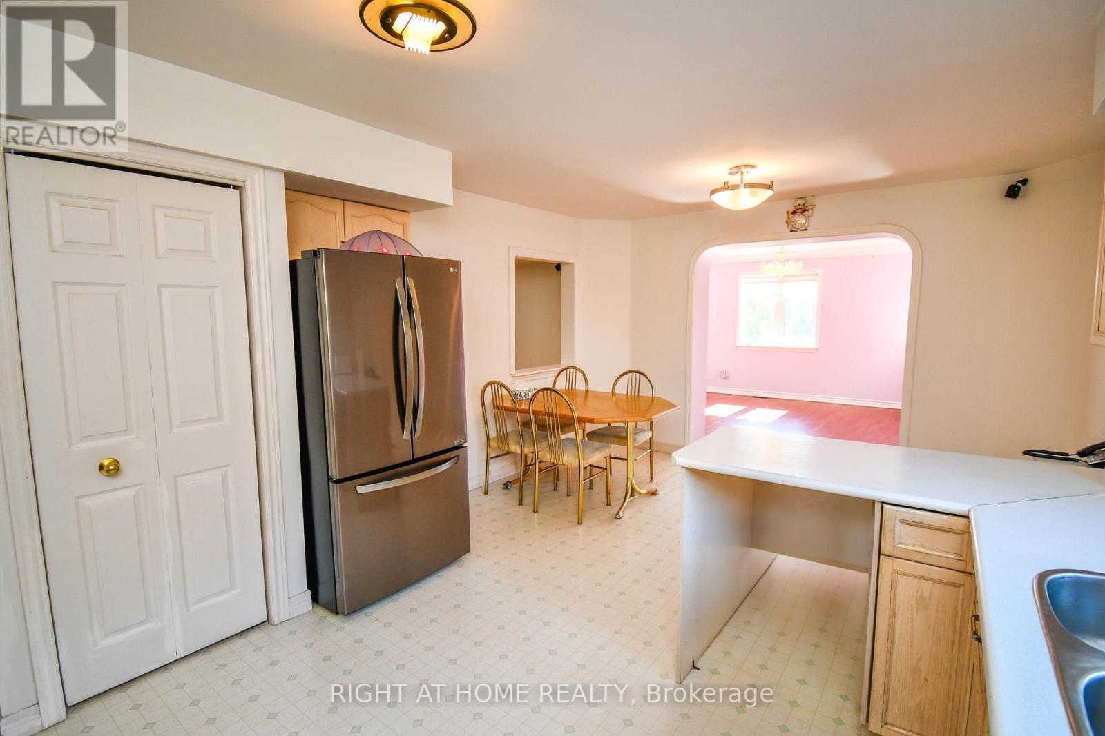 11 Thackeray Crescent, Barrie, ON - Indoor