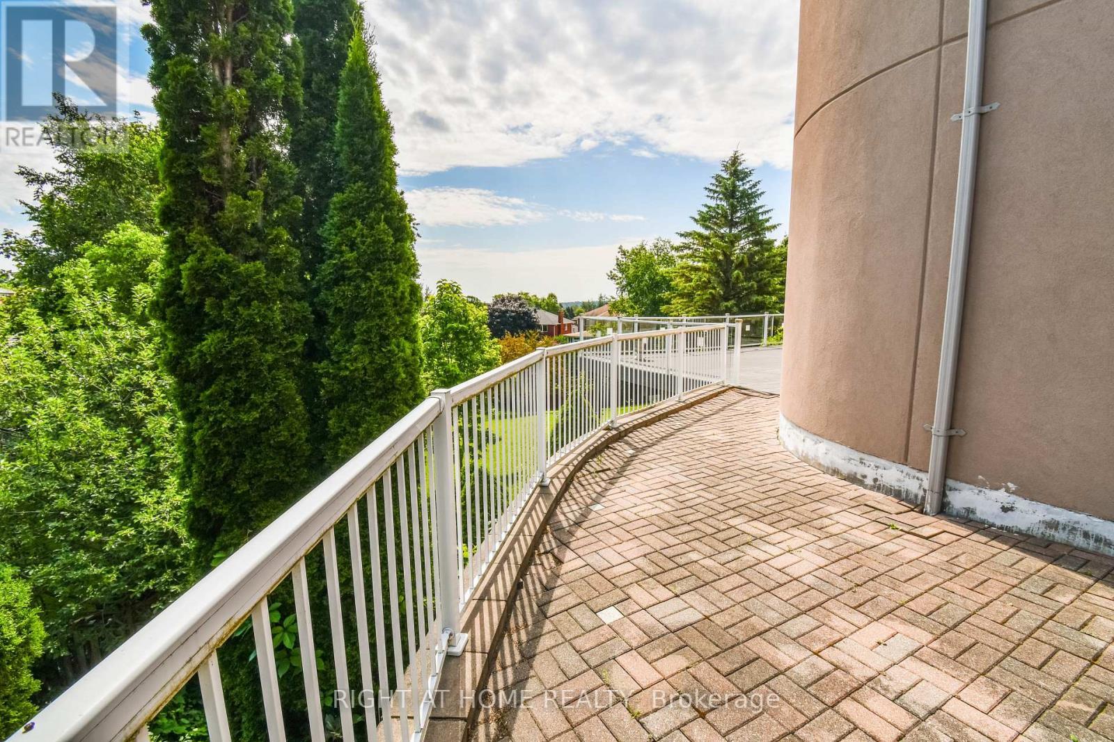 11 Thackeray Crescent, Barrie, ON - Outdoor