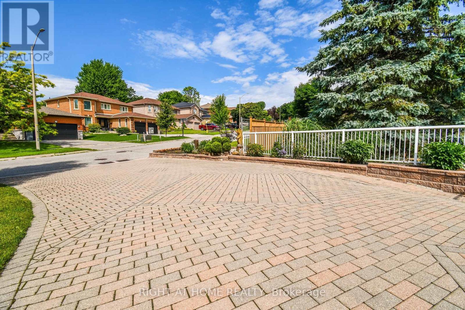 11 Thackeray Crescent, Barrie, ON - Outdoor