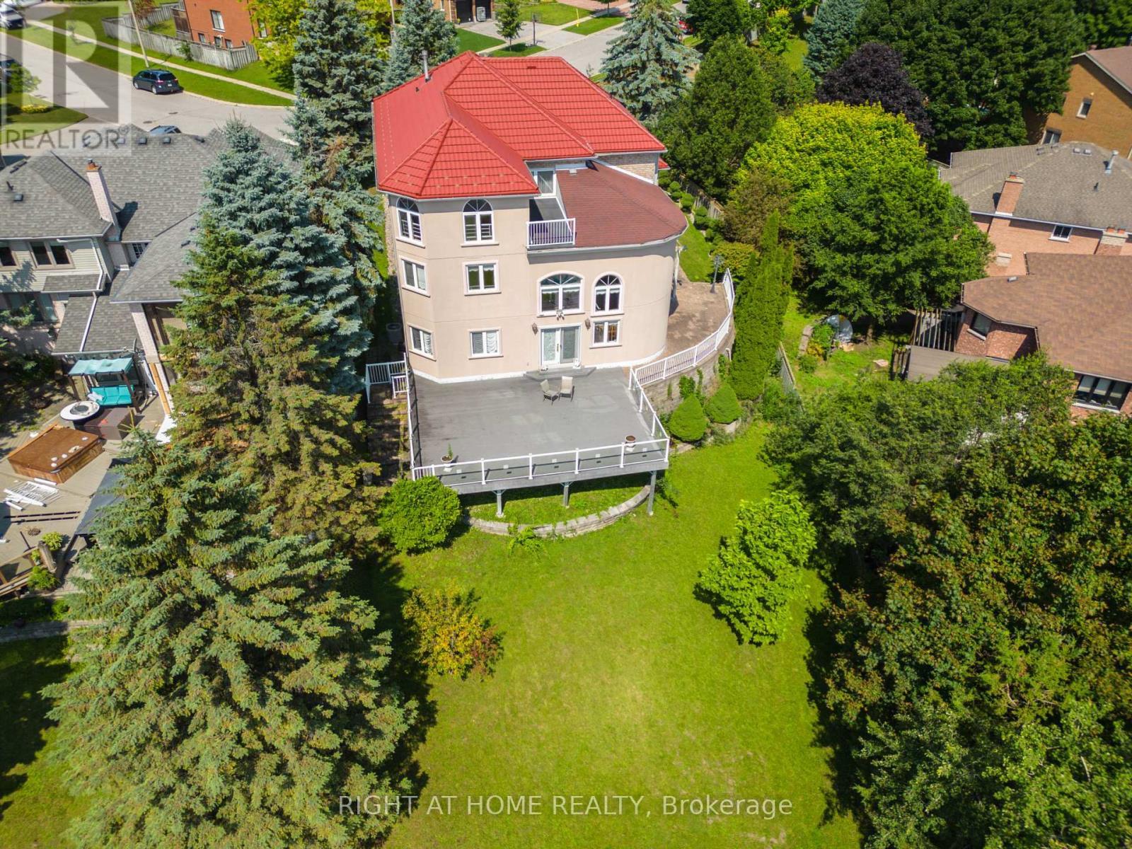 11 Thackeray Crescent, Barrie, ON - Outdoor