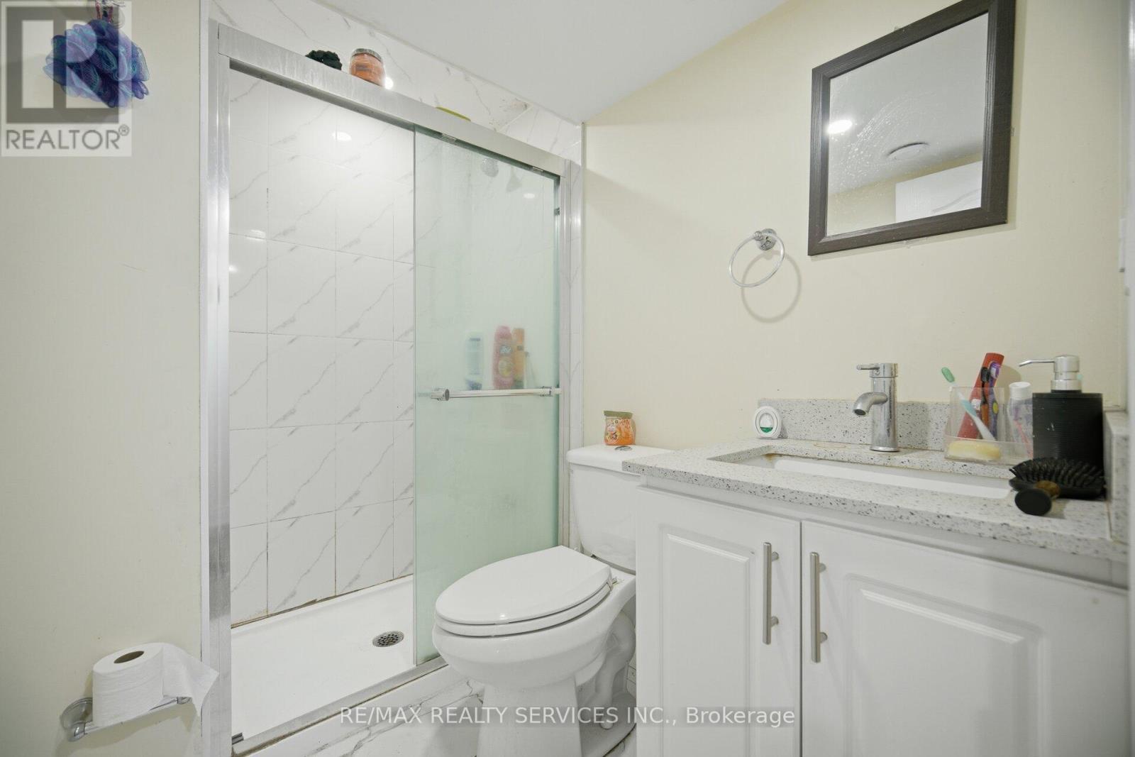 18 Seedland Crescent, Brampton, ON - Indoor Photo Showing Bathroom