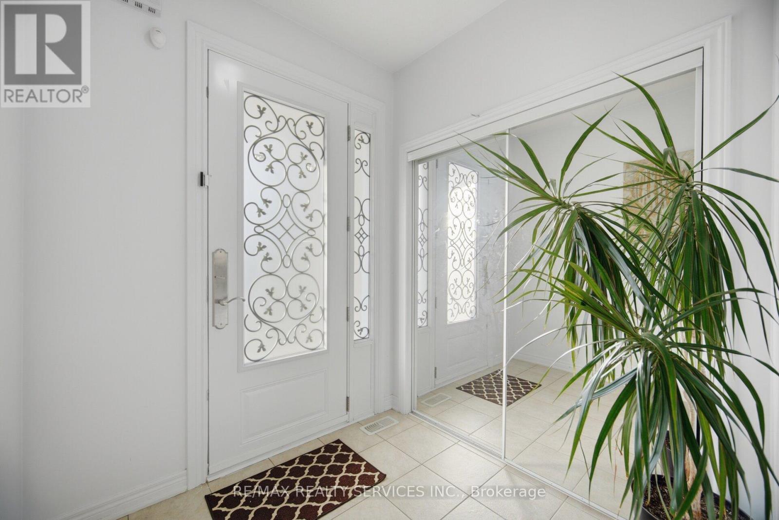 18 Seedland Crescent, Brampton, ON - Indoor Photo Showing Other Room