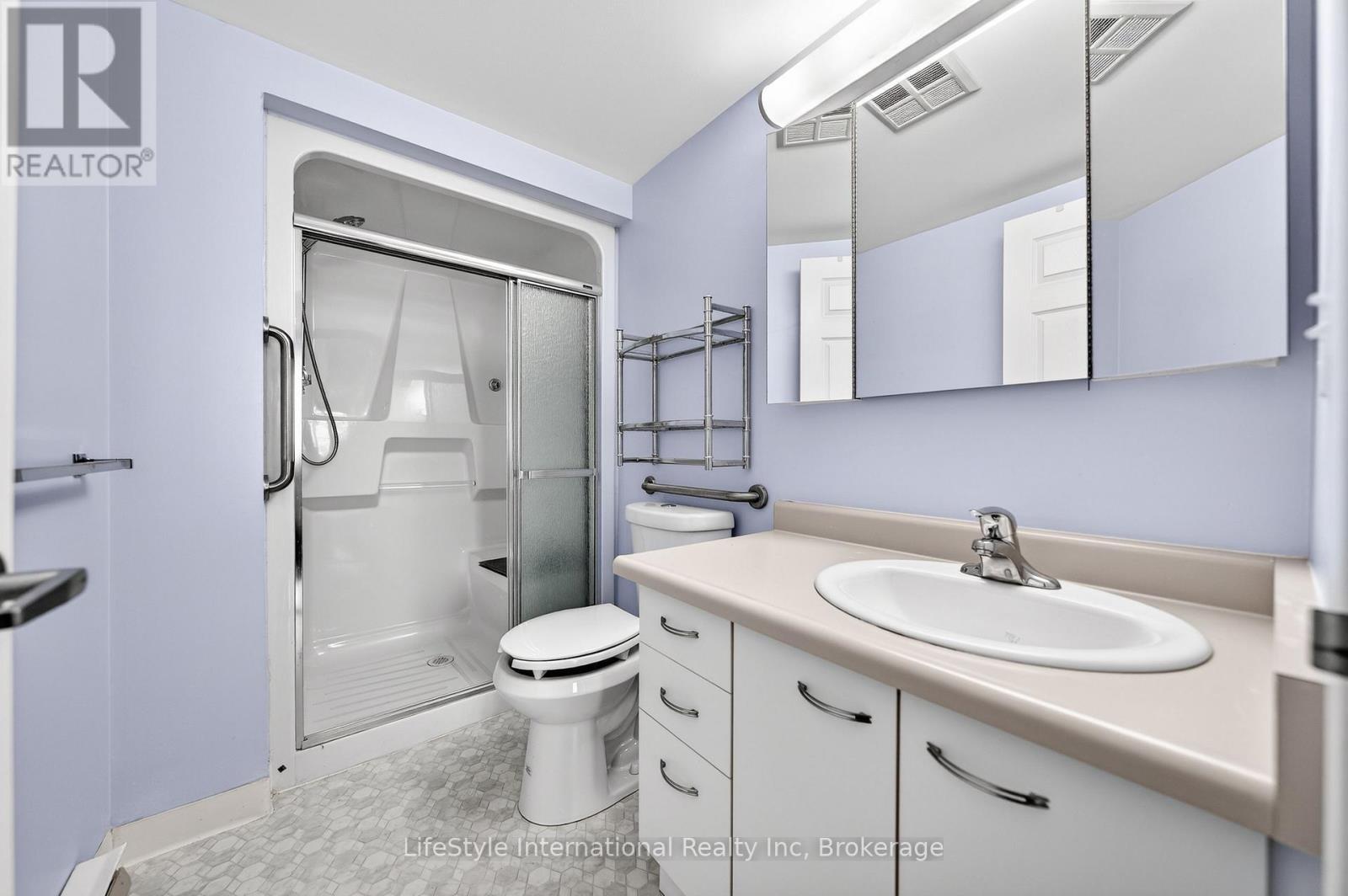 306 - 208 Silvercreek Parkway N, Guelph (Junction/Onward Willow), ON - Indoor Photo Showing Bathroom