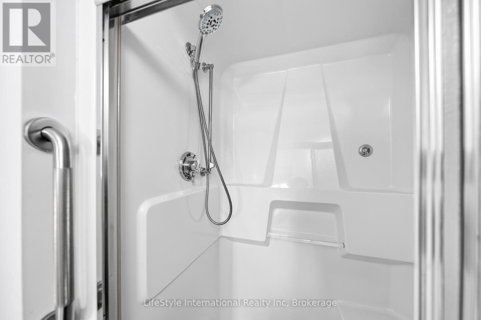 306 - 208 Silvercreek Parkway N, Guelph (Junction/Onward Willow), ON - Indoor Photo Showing Bathroom