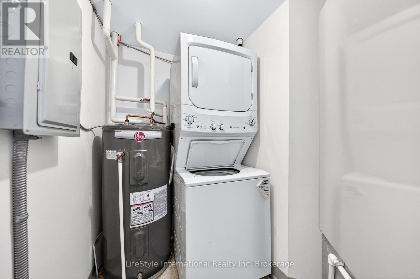 306 - 208 Silvercreek Parkway N, Guelph (Junction/Onward Willow), ON - Indoor Photo Showing Laundry Room