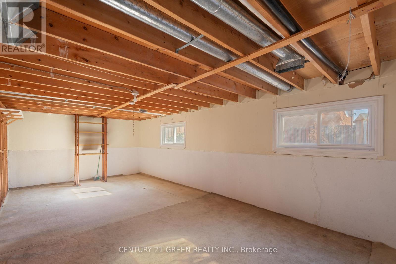 Family Room Lower Level With Window - 729 West 5Th Street, Hamilton, ON - Indoor Photo Showing Basement