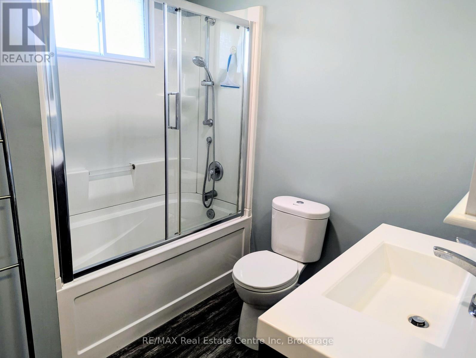 4 First Line, Centre Wellington (Elora/Salem), ON - Indoor Photo Showing Bathroom
