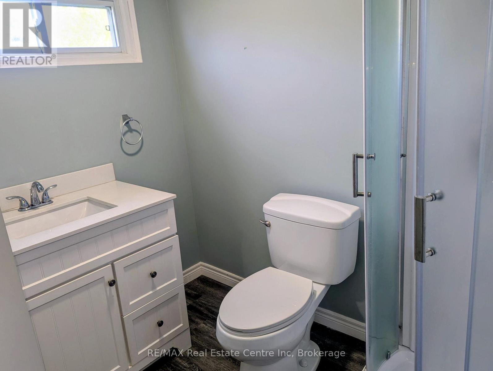 4 First Line, Centre Wellington (Elora/Salem), ON - Indoor Photo Showing Bathroom